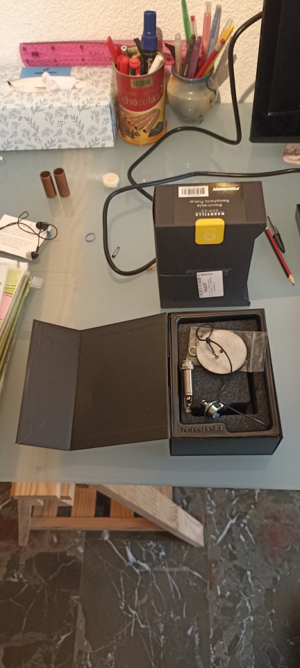 Gretsch G9241 Alligator Biscuit Roundneck Resonator Electro Acoustic con biscuit Fishman (mejorado) funda acolchada.