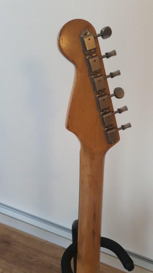 Stratocaster con cuerpo hecho en USA año 89