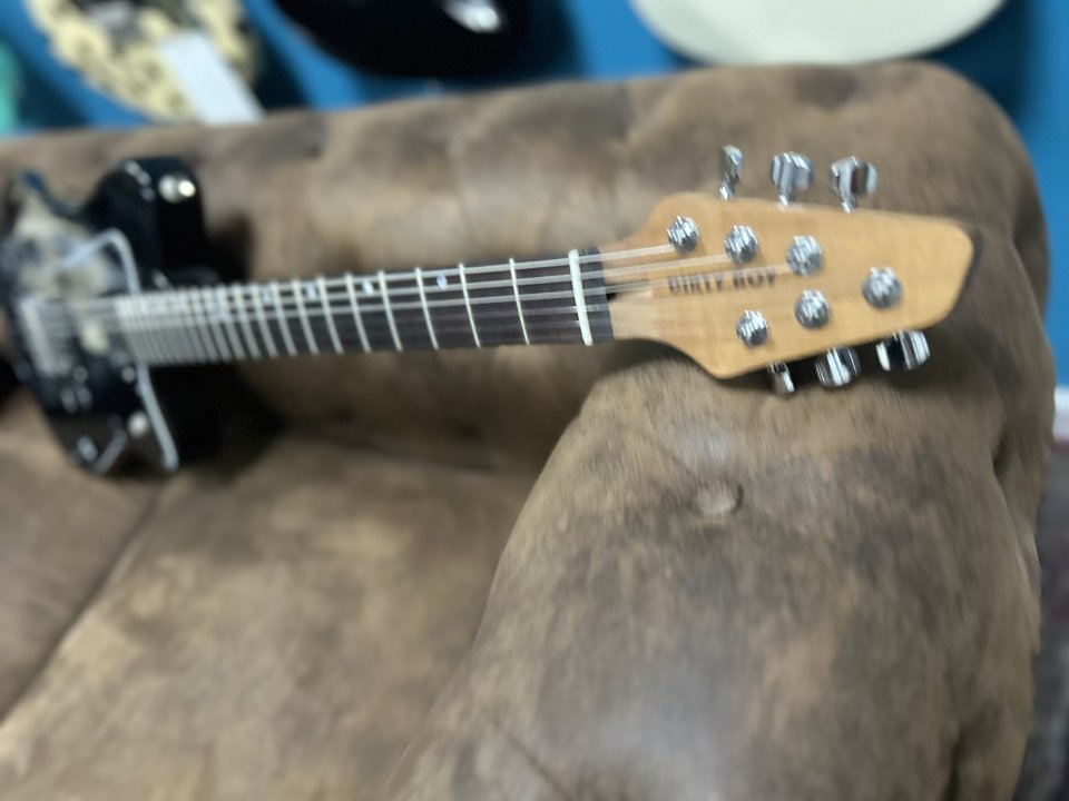 Dirty boy Guitars Black mirrow de segunda mano · Foto 3 de 6 · Sevilla · 2199 €