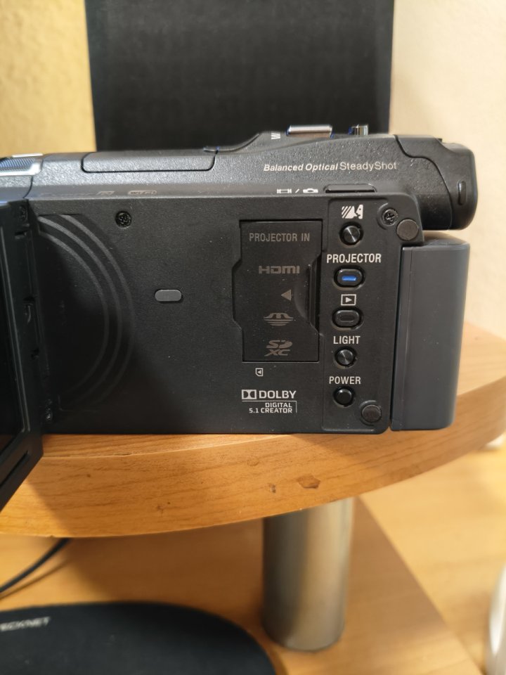 Sony HDR-PJ810E + Rode VideoMic Pro + Accesorios de segunda mano · Foto 5 de 5 · Madrid · 500 €