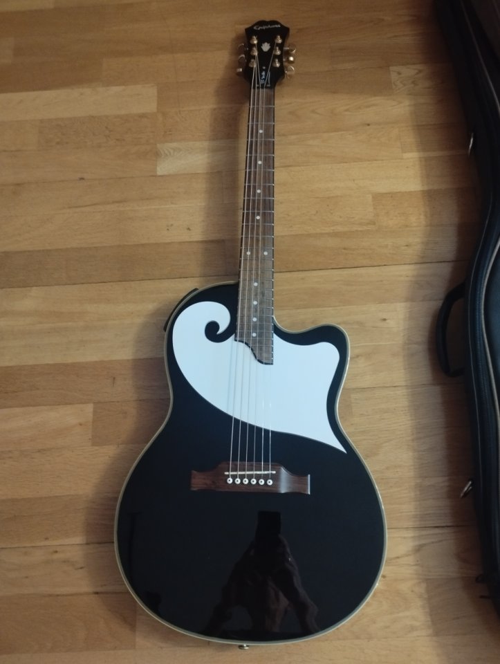 Epiphone Chet Atkins de segunda mano · Foto 1 de 5 · Madrid · 695 €