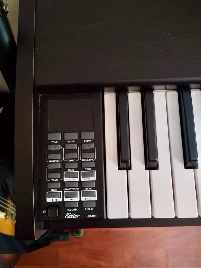 Piano Digital 61 Teclas. Eastar EK-10s de segunda mano · Foto 3 de 3 · Barcelona · 150 €