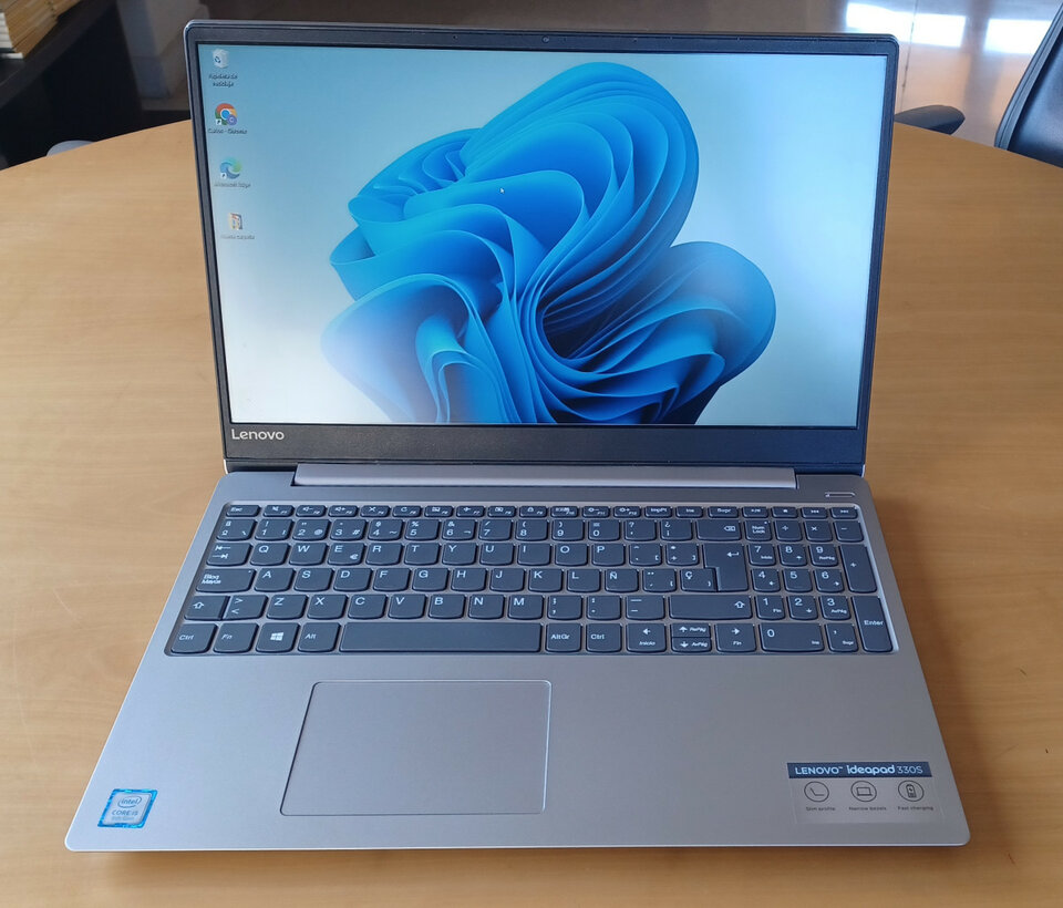 Ordenador portátil Lenovo i5 8250U. Ram 12GB DDR4. SSD 240GB. 1080 FHD.
