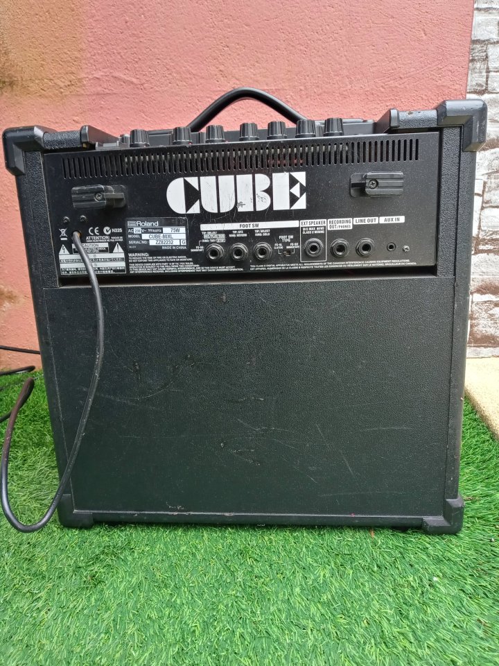 ROLAND CUBE 80 XL de segunda mano · Foto 2 de 3 · Sevilla · 180 €