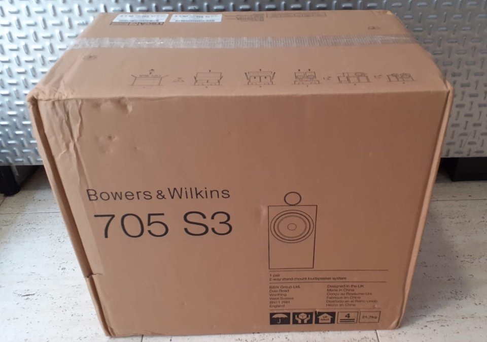 Bowers & Wilkins 705 S3 Black (Nuevos sin desprecintar) de segunda mano · Foto 3 de 3 · Girona · 2200 €