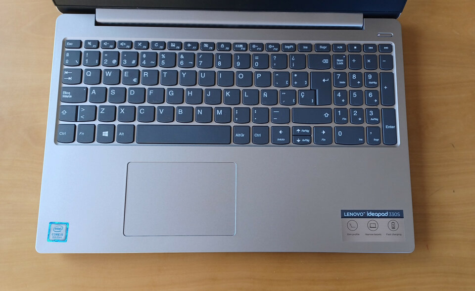 Ordenador portátil Lenovo i5 8250U. Ram 12GB DDR4. SSD 240GB. 1080 FHD. de segunda mano · Foto 2 de 10 · Madrid · 250 €