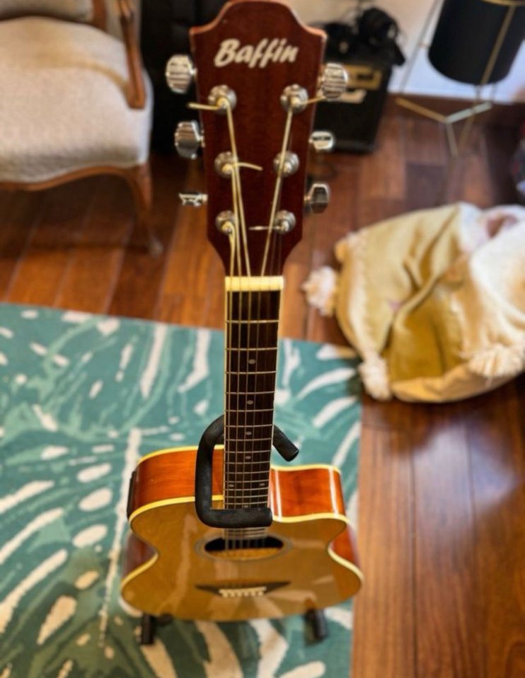 Guitarra electroacústica Baffin