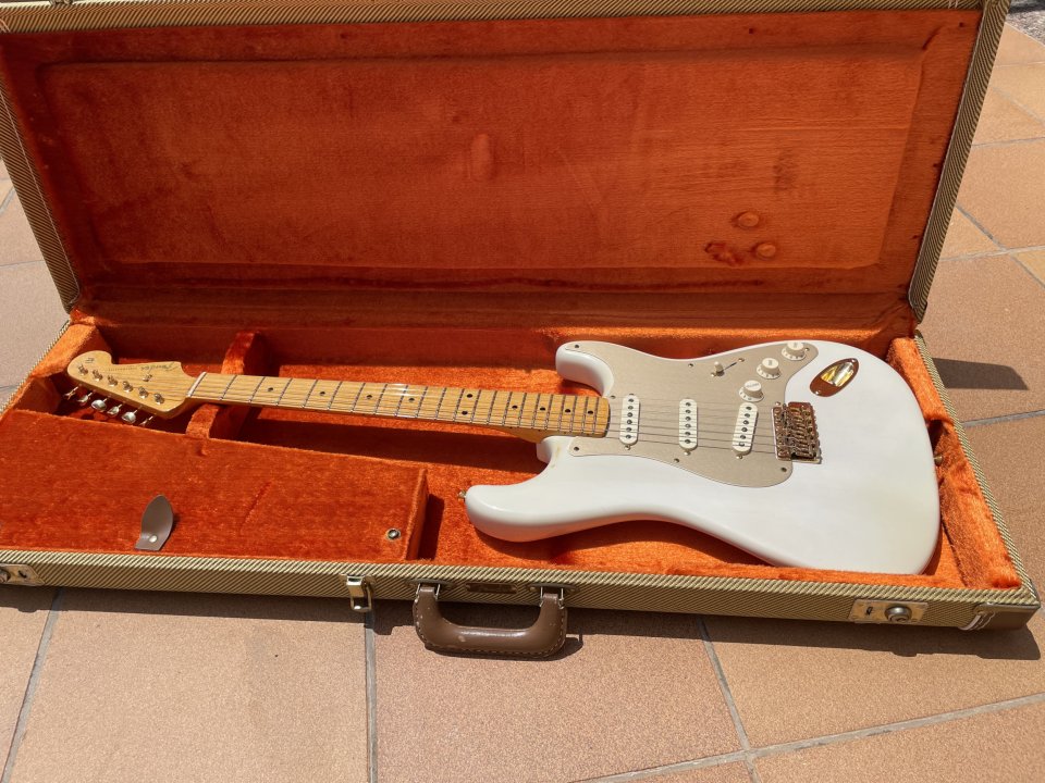 Fender American Vintage Reissue (AVRI) Stratocaster Mary Kaye Limited Edition – 2007 de segunda mano · Foto 1 de 10 · Girona · 1900 €