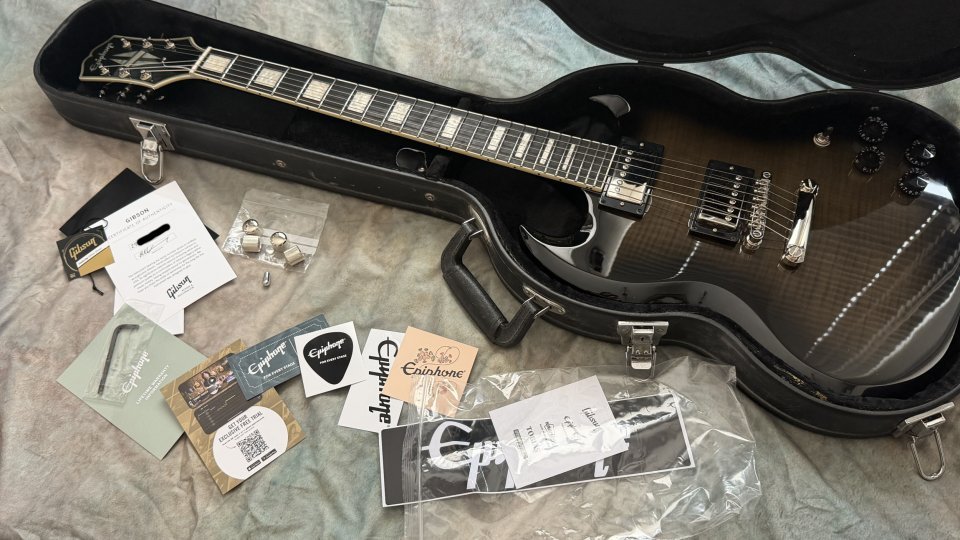 Epiphone SG Custom Modern Figured, Translucent Ebony Burst, Exclusive de segunda mano · Foto 2 de 10 · Badajoz · 550 €