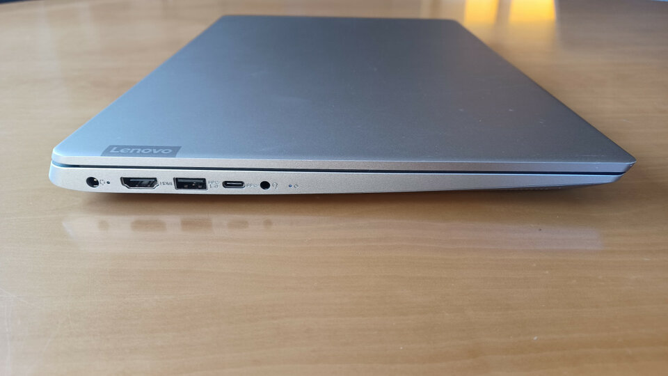 Ordenador portátil Lenovo i5 8250U. Ram 12GB DDR4. SSD 240GB. 1080 FHD. de segunda mano · Foto 7 de 10 · Madrid · 250 €
