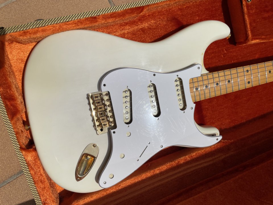 Fender American Vintage Reissue (AVRI) Stratocaster Mary Kaye Limited Edition – 2007 de segunda mano · Foto 3 de 10 · Girona · 1900 €