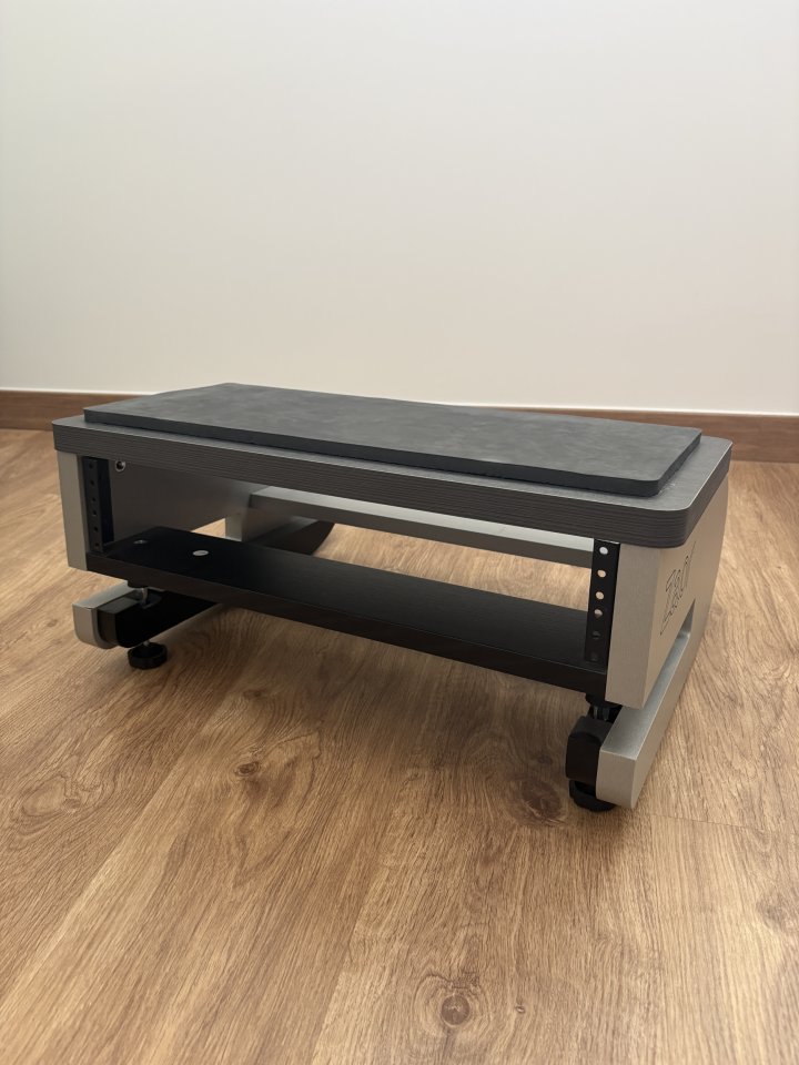 Mueble Rack Zaor MIZA Griprack 2 MKII Gris Wengé de segunda mano · Foto 1 de 3 · Barcelona · 180 €