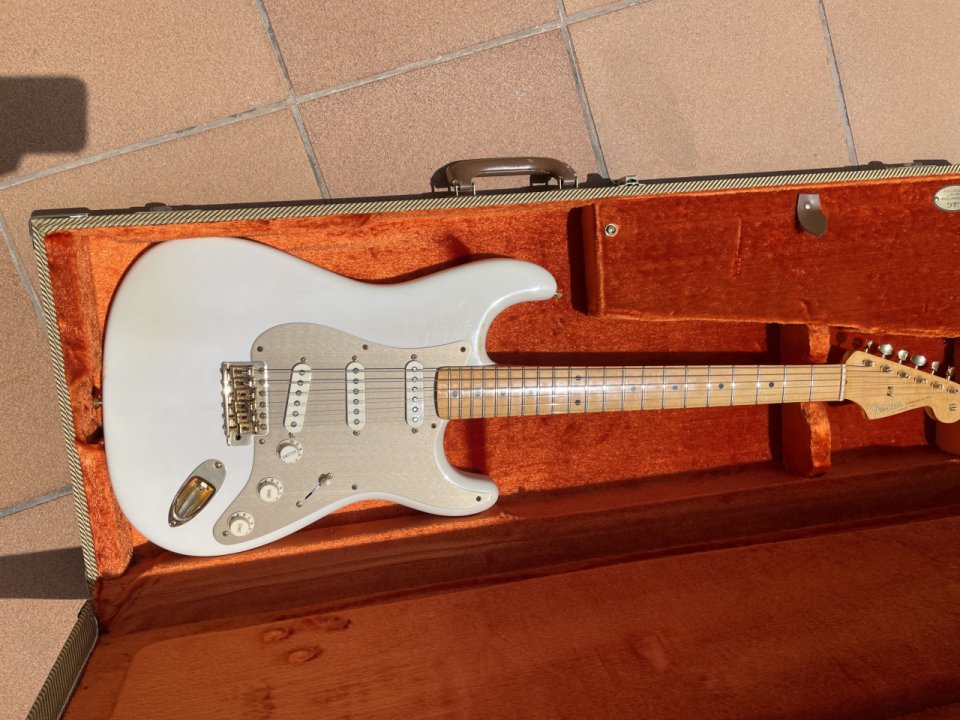 Fender American Vintage Reissue (AVRI) Stratocaster Mary Kaye Limited Edition – 2007 de segunda mano · Foto 4 de 10 · Girona · 1900 €