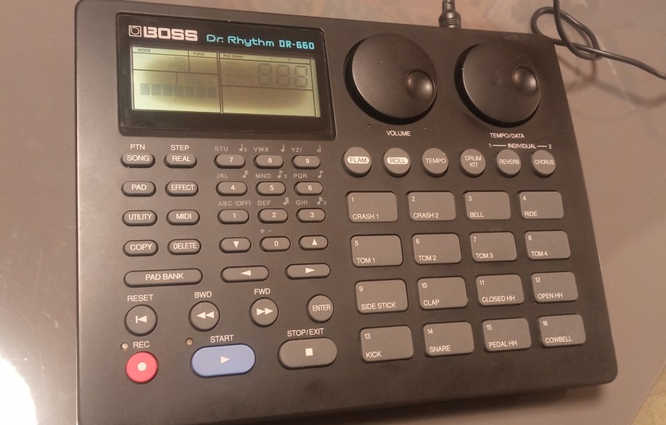Caja de ritmos Boss DR660 de segunda mano · Madrid · 40 €
