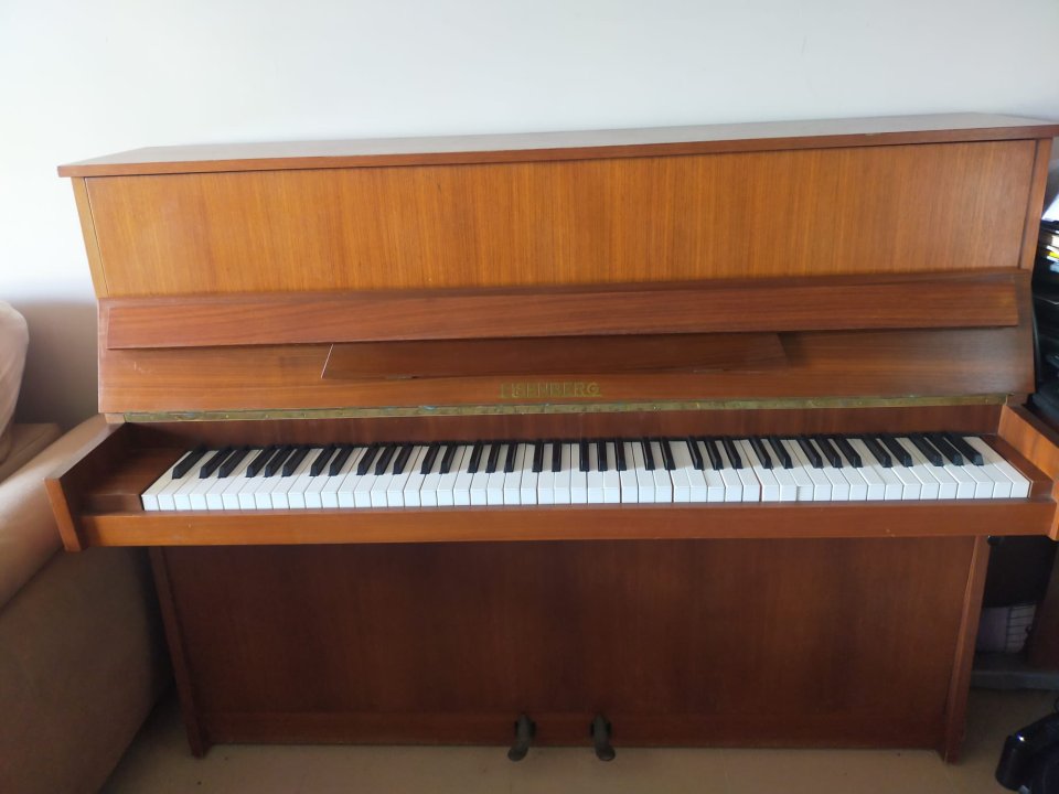 Piano vertical acústico Eisenberg Sonate alemán – 88 teclas de segunda mano · Foto 1 de 7 · Valencia · 750 €