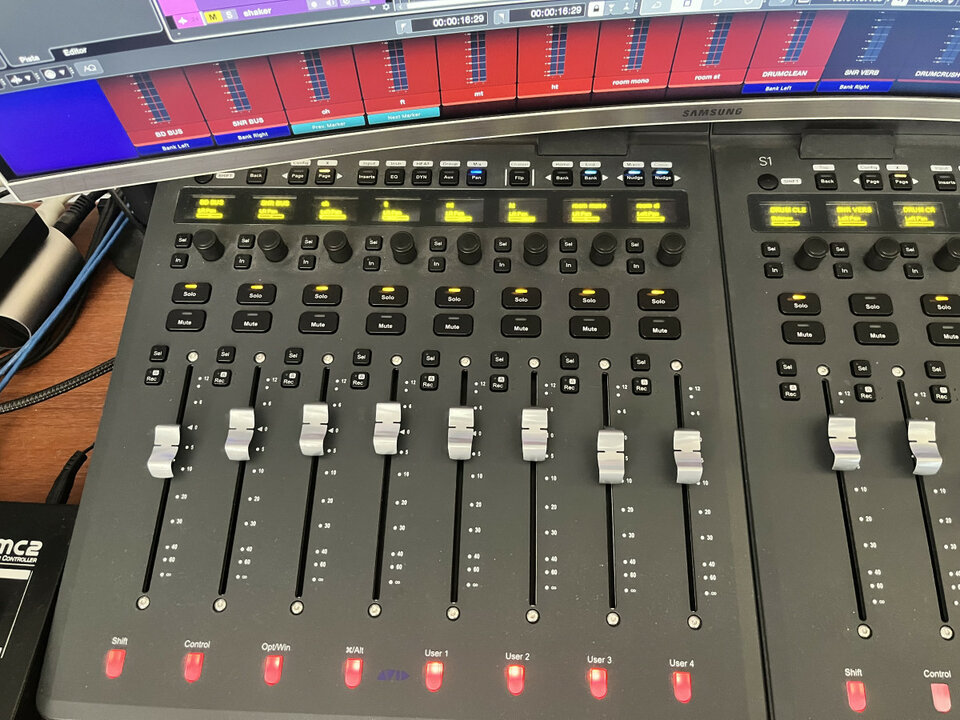 Controlador DAW Avid S1 (queda 1)