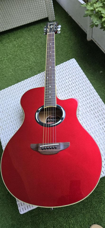 Guitarra Electroacústica Yamaha de segunda mano · Foto 1 de 10 · Madrid · 180 €