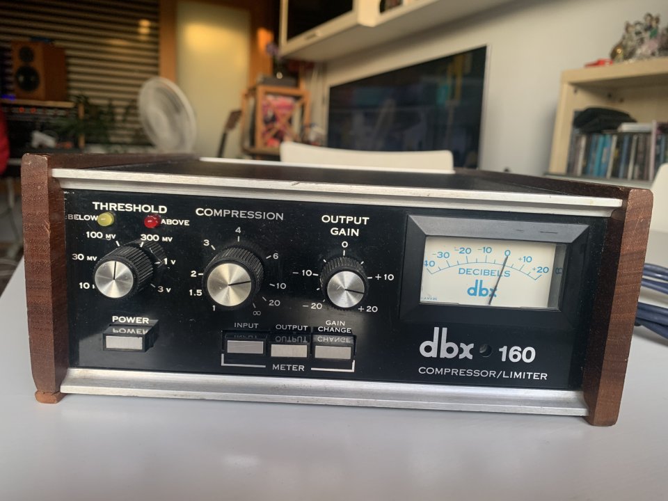 dbx 160 VU original (años 70, laterales de madera) de segunda mano · Foto 1 de 4 · Barcelona · 1450 €