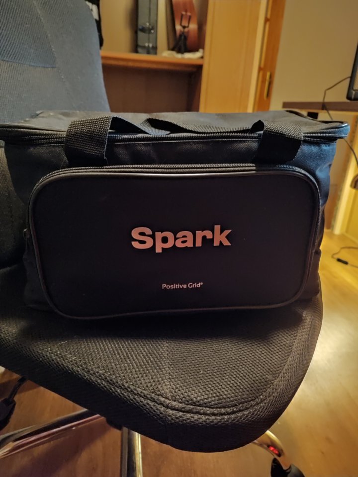 Positive Grid Spark 40W + Funda de segunda mano · Foto 5 de 5 · Murcia · 180 €