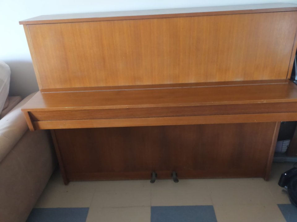 Piano vertical acústico Eisenberg Sonate alemán – 88 teclas de segunda mano · Foto 3 de 7 · Valencia · 750 €