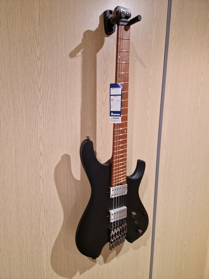 Increíble Ibanez QX52 Nueva