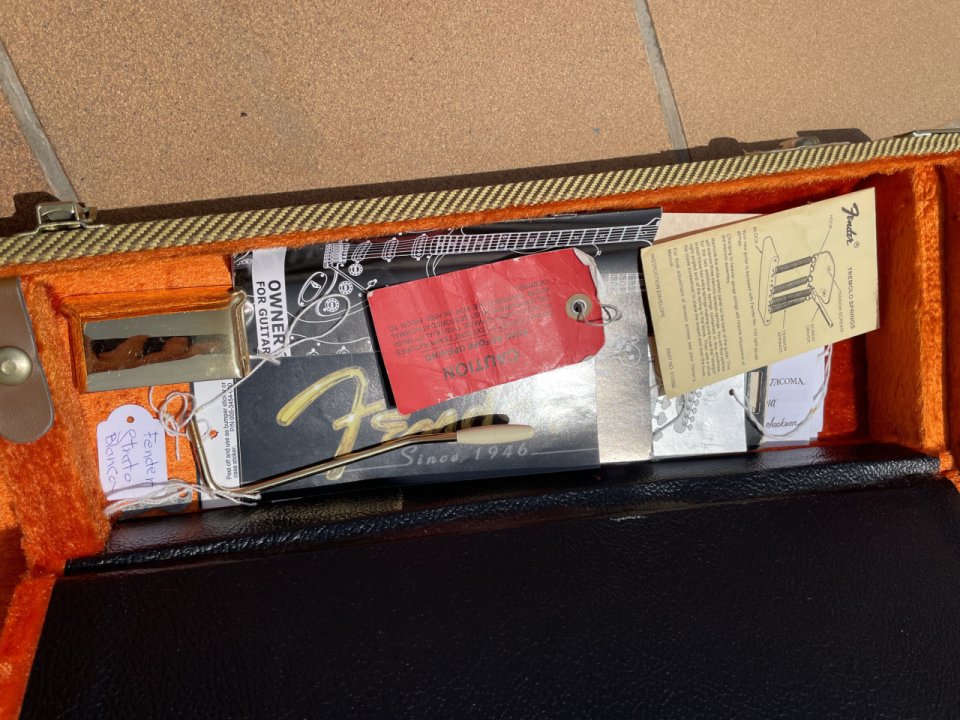 Fender American Vintage Reissue (AVRI) Stratocaster Mary Kaye Limited Edition – 2007 de segunda mano · Foto 8 de 10 · Girona · 1900 €