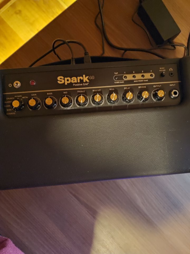 Positive Grid Spark 40W + Funda de segunda mano · Foto 2 de 5 · Murcia · 180 €