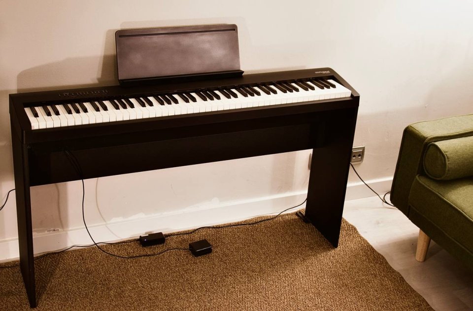 Roland FP-30X + soporte Roland - como nuevo (2026) con garantía vigente de segunda mano · Foto 5 de 6 · Barcelona · 610 €