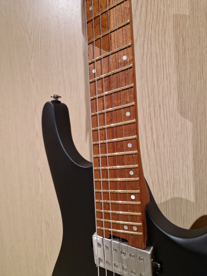 Increíble Ibanez QX52 Nueva