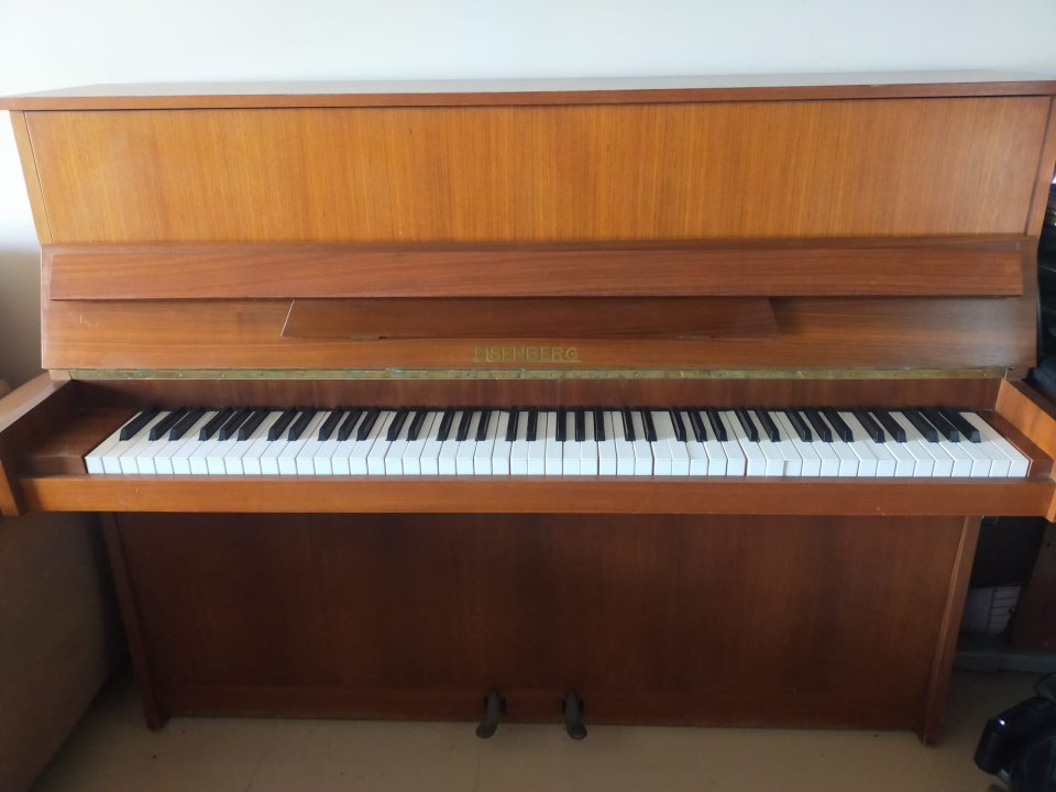Piano vertical acústico Eisenberg Sonate alemán – 88 teclas de segunda mano · Foto 5 de 7 · Valencia · 750 €
