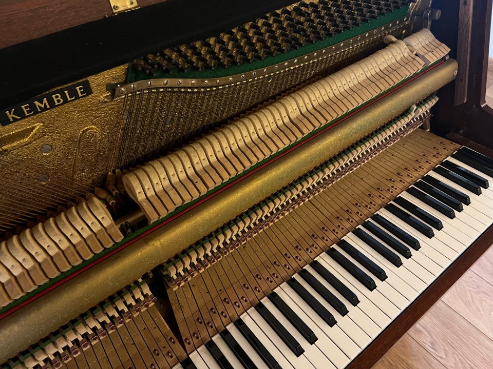 Piano de pared Kemble de segunda mano · A Coruña · 610 €