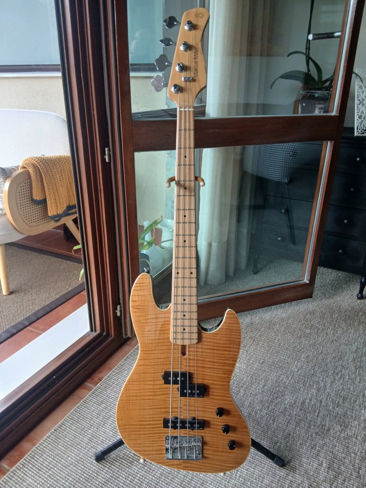 Bajo Marcus Miller U5 escala corta de segunda mano · Foto 1 de 5 · Bizkaia · 350 €