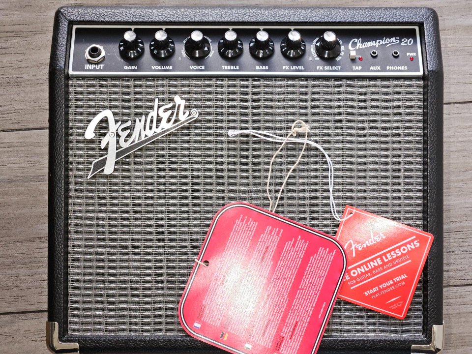 Fender Champion 20 de segunda mano · Foto 1 de 3 · Sevilla · 110 €