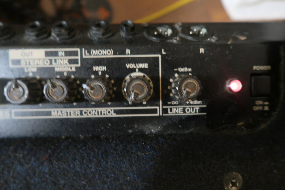 Amplificador de Teclado KC-500. Estereo. 180 wat.