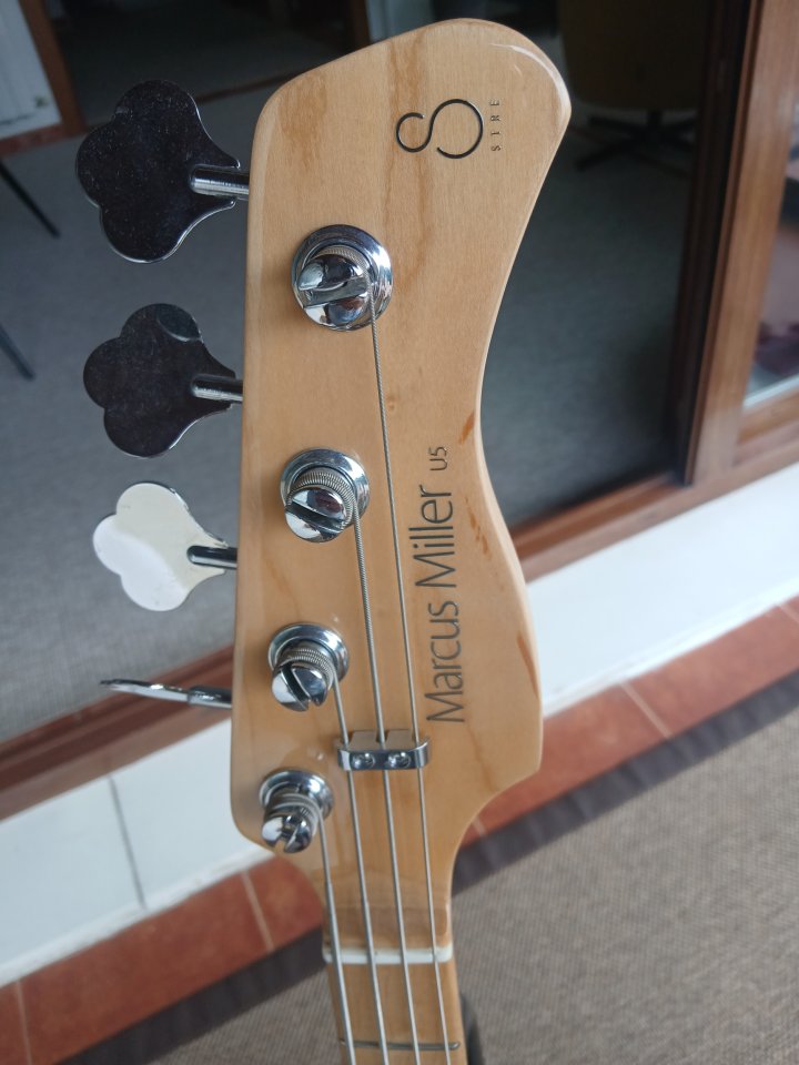 Bajo Marcus Miller U5 escala corta de segunda mano · Foto 3 de 5 · Bizkaia · 350 €