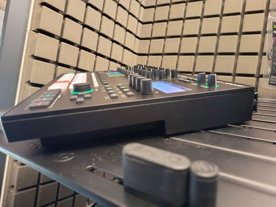 Roland MC-707 de segunda mano · Foto 2 de 5 · Barcelona · 699 €