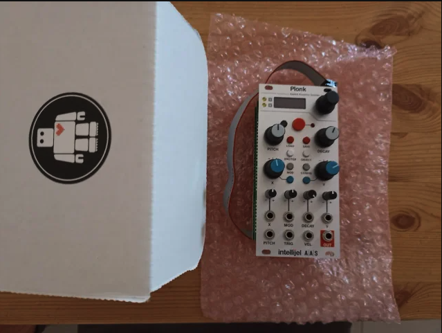 Intellijel Plonk - módulo de percusiones eurorack