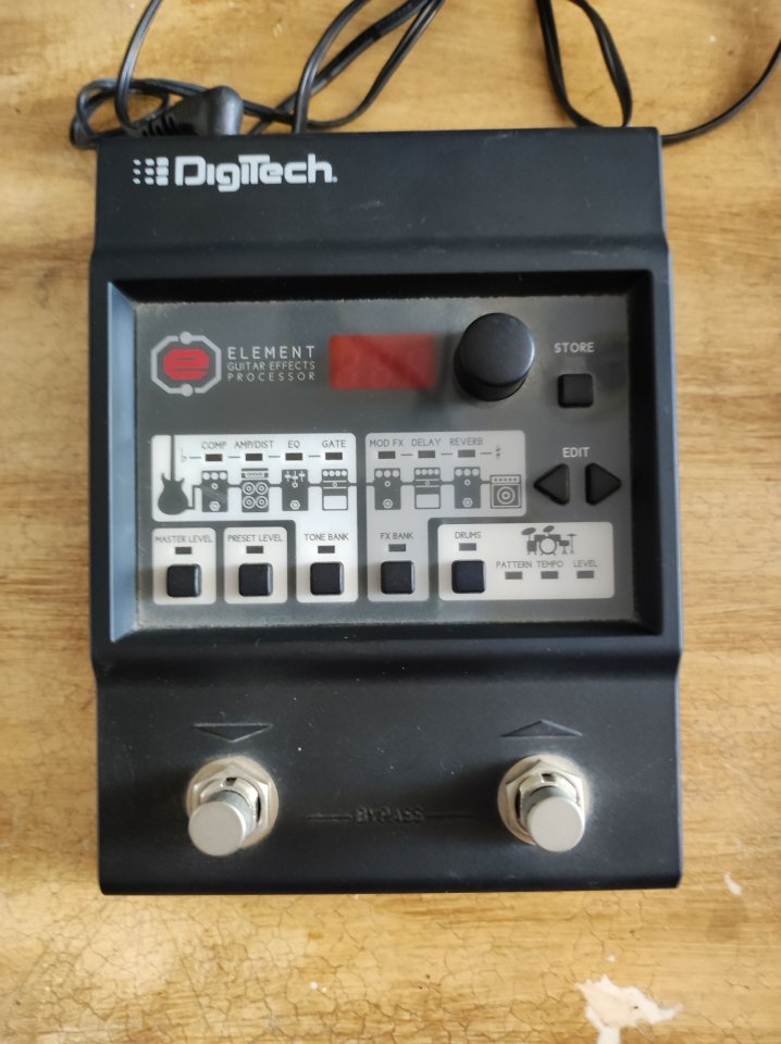 Digitech ELEMENT de segunda mano · Foto 1 de 2 · Barcelona · 20 €