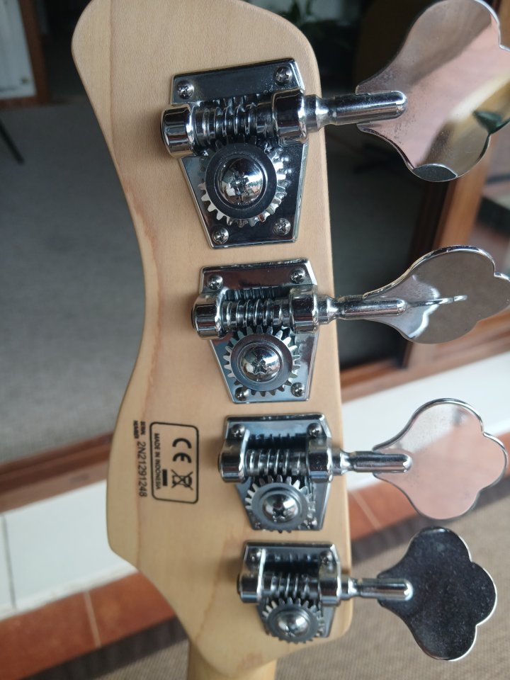 Bajo Marcus Miller U5 escala corta de segunda mano · Foto 5 de 5 · Bizkaia · 350 €