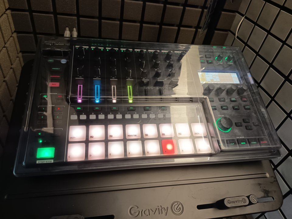 Roland MC-707 de segunda mano · Foto 5 de 5 · Barcelona · 699 €