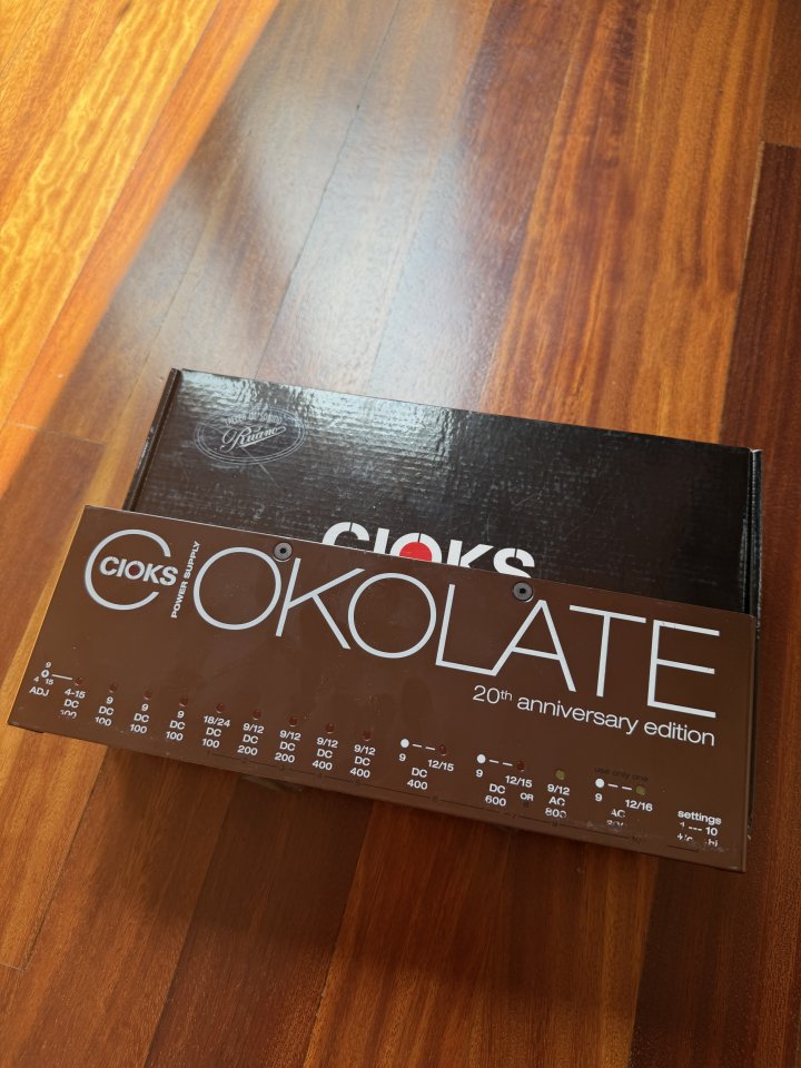 Ciokolate Cioks 20 aniversario de segunda mano · Foto 1 de 3 · Salamanca · 210 €