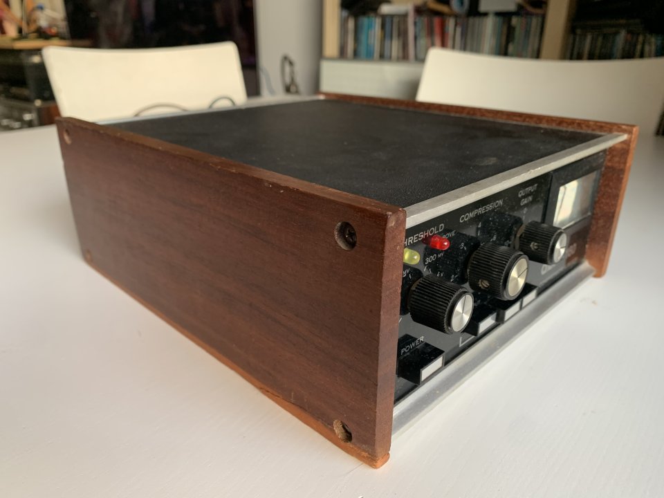 dbx 160 VU original (años 70, laterales de madera) de segunda mano · Foto 2 de 4 · Barcelona · 1450 €