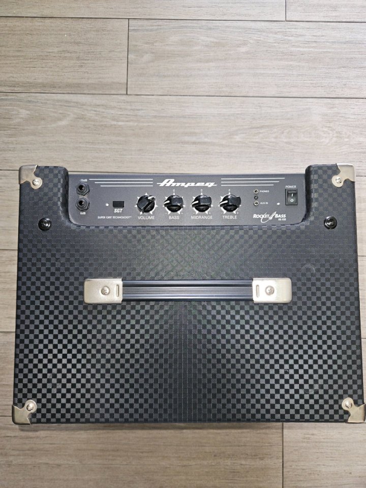 Ampeg rocket rb108 de segunda mano · Foto 2 de 3 · Sevilla · 120 €