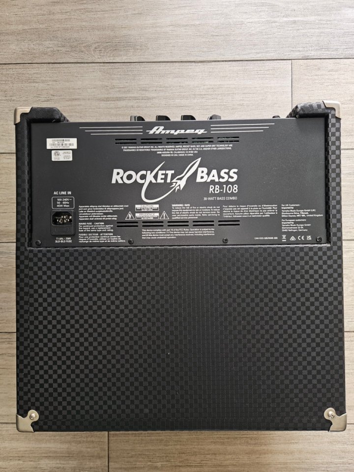 Ampeg rocket rb108 de segunda mano · Foto 3 de 3 · Sevilla · 120 €