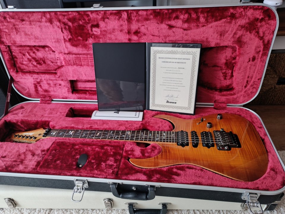 Ibanez J Custom RG8570Z BBE con mod. puente fijo