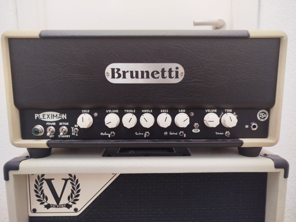 Brunetti Pleximan 25 th y pantalla Victory V212 VC de segunda mano · Foto 3 de 7 · Málaga · 1500 €