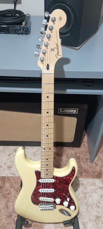 Fender Stratocaster Player Buttercream