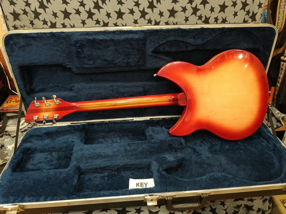 Rickenbacker - 330 Fireglo -1999. usa