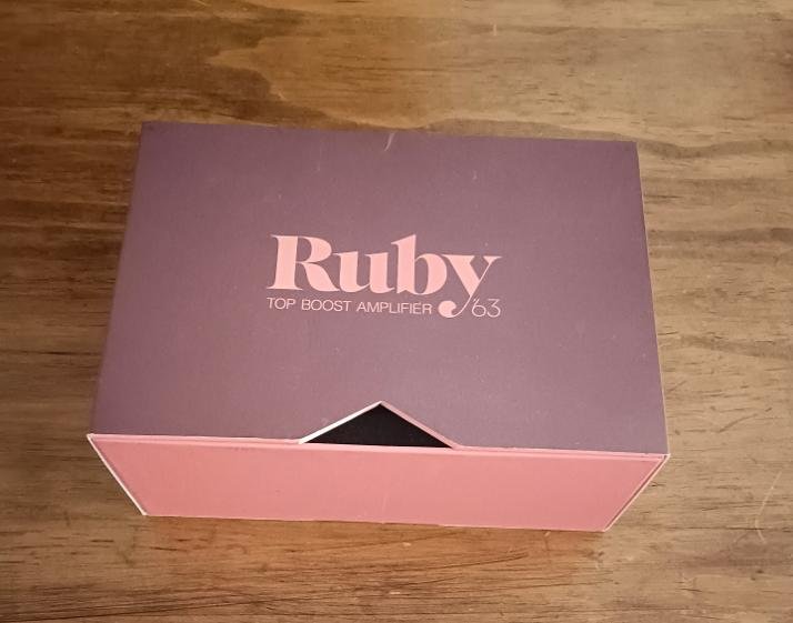 Universal Audio UAFX Ruby '63 de segunda mano · Foto 4 de 5 · Córdoba · 199 €