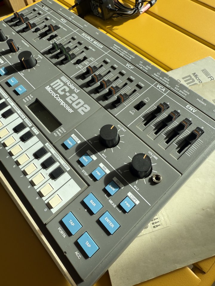 Roland MC 202 + Caja Original + Manuales Originales + Fuente Alimentación